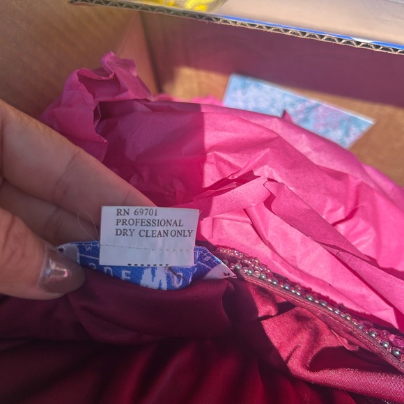 VINTAGE Sue Wong Burgundy Beaded Silk Gown - Picture 4 of 4